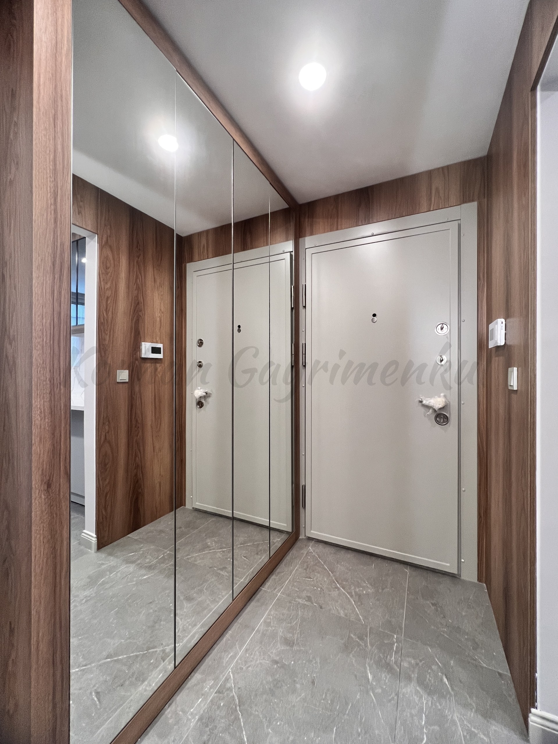 SUADİYE FERİDE GEÇİDİ SOKAĞINDA 7 YILLIK BİNADA 130m2 3+1 EBEVEYNLİ SÜPERLÜX