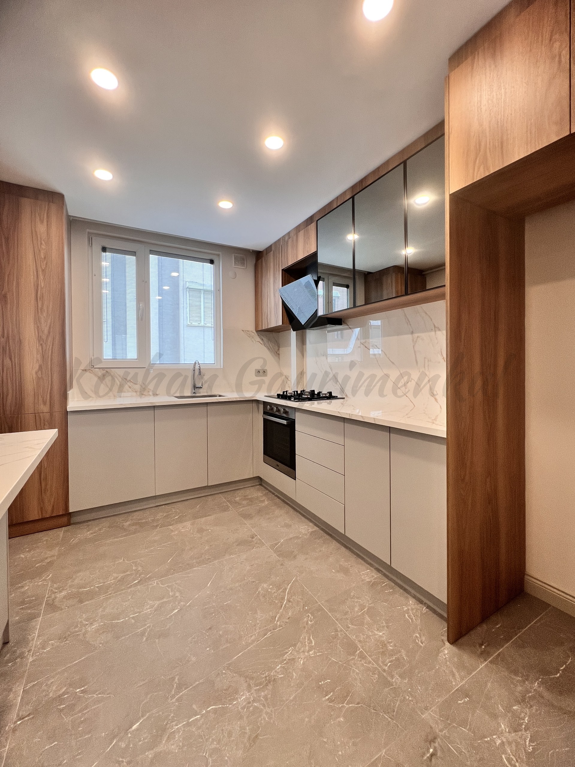 SUADİYE FERİDE GEÇİDİ SOKAĞINDA 7 YILLIK BİNADA 130m2 3+1 EBEVEYNLİ SÜPERLÜX
