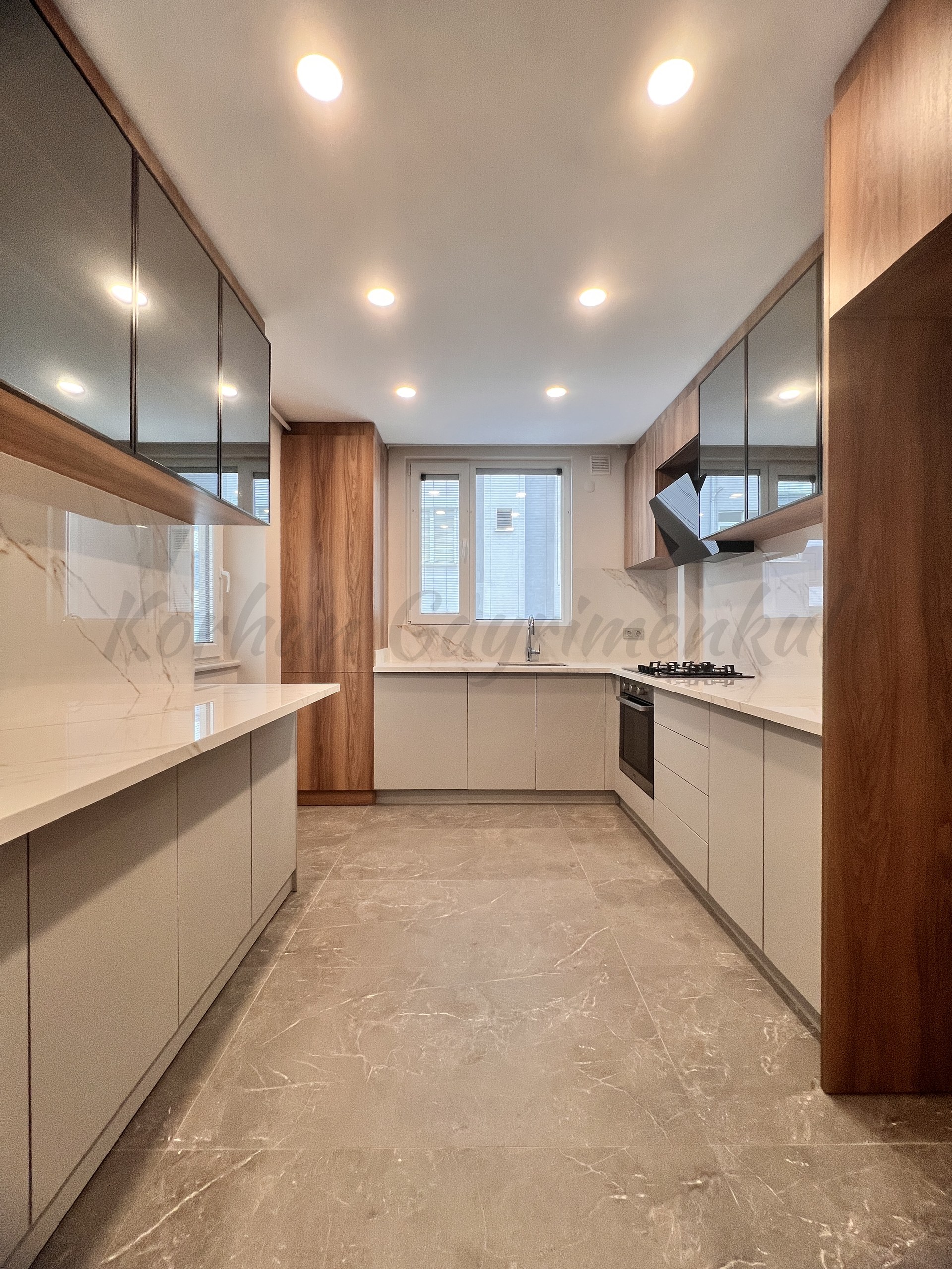 SUADİYE FERİDE GEÇİDİ SOKAĞINDA 7 YILLIK BİNADA 130m2 3+1 EBEVEYNLİ SÜPERLÜX
