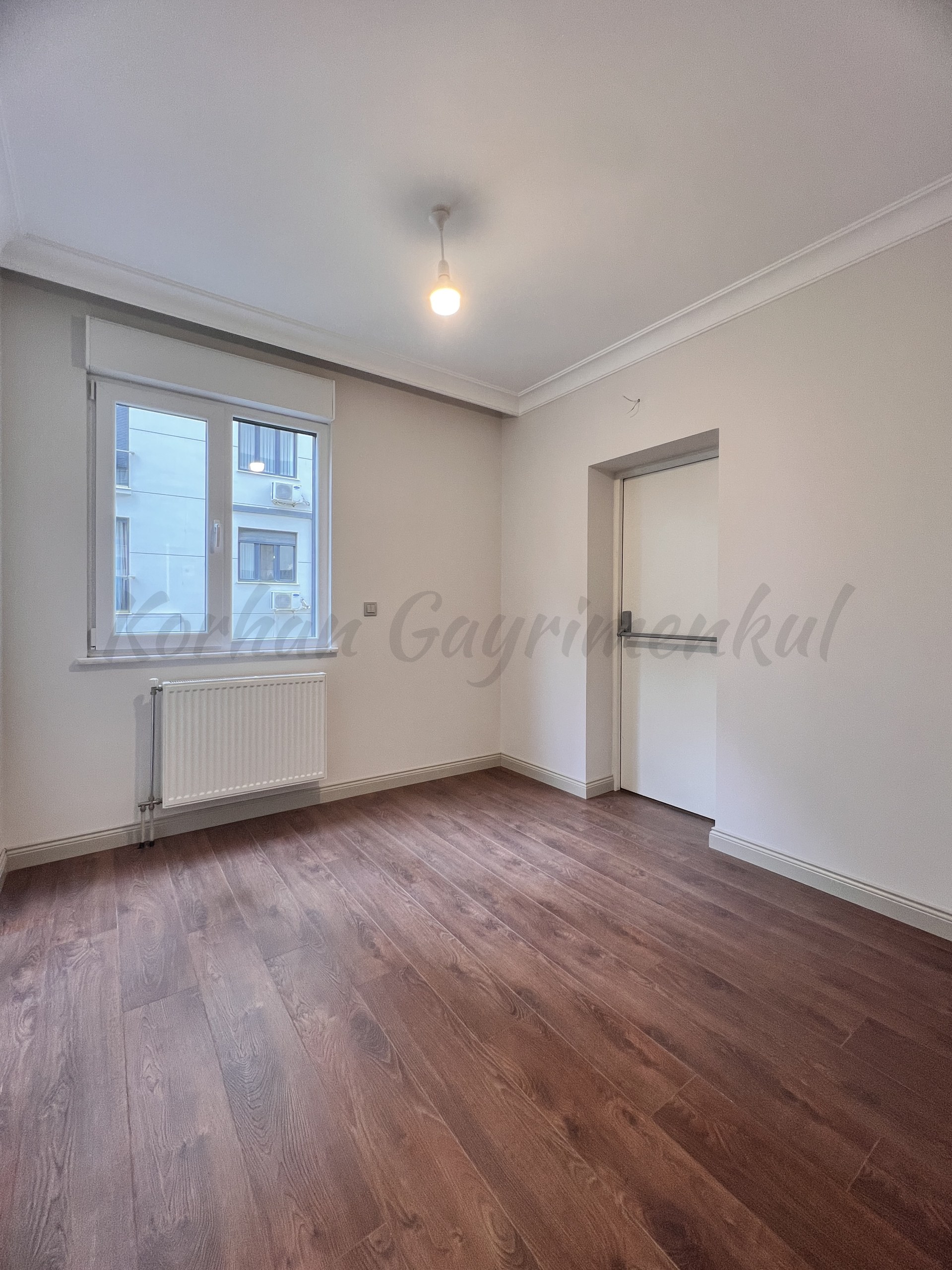 SUADİYE FERİDE GEÇİDİ SOKAĞINDA 7 YILLIK BİNADA 130m2 3+1 EBEVEYNLİ SÜPERLÜX
