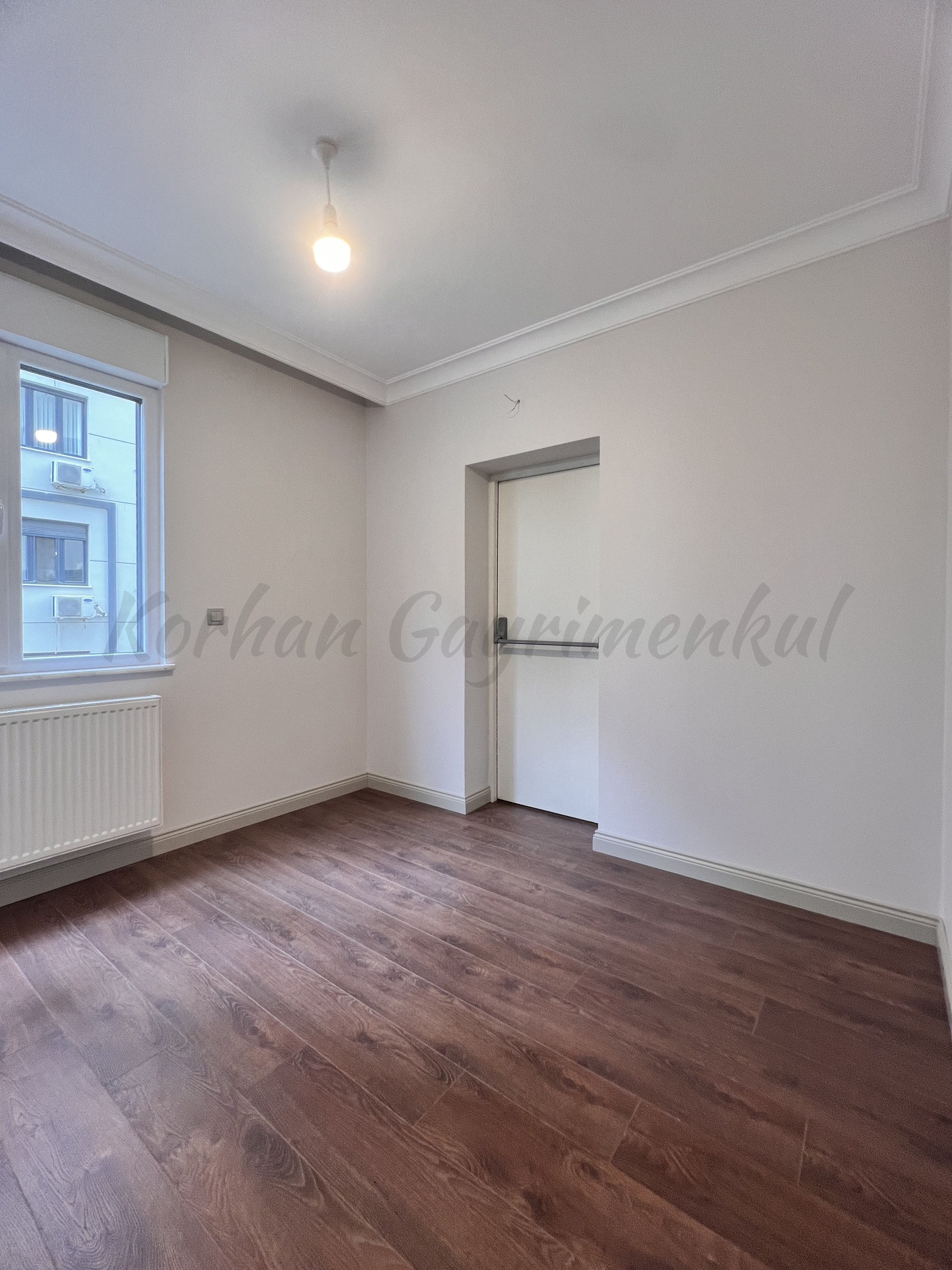 SUADİYE FERİDE GEÇİDİ SOKAĞINDA 7 YILLIK BİNADA 130m2 3+1 EBEVEYNLİ SÜPERLÜX