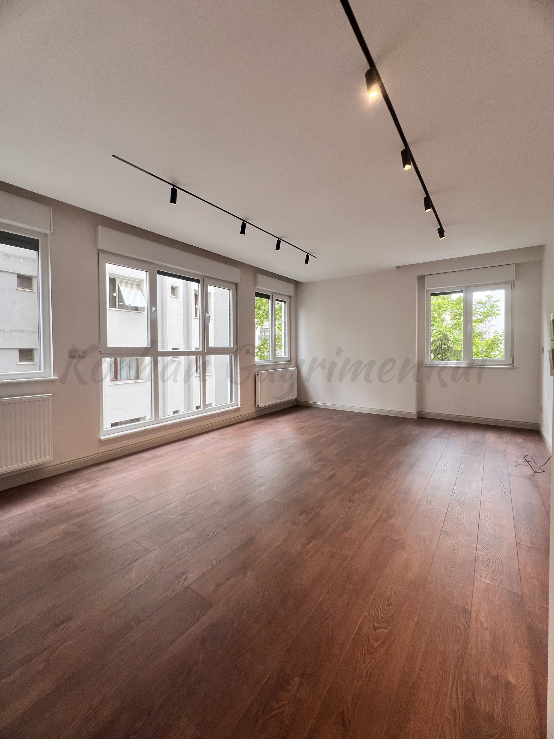 SUADİYE FERİDE GEÇİDİ SOKAĞINDA 7 YILLIK BİNADA 130m2 3+1 EBEVEYNLİ SÜPERLÜX