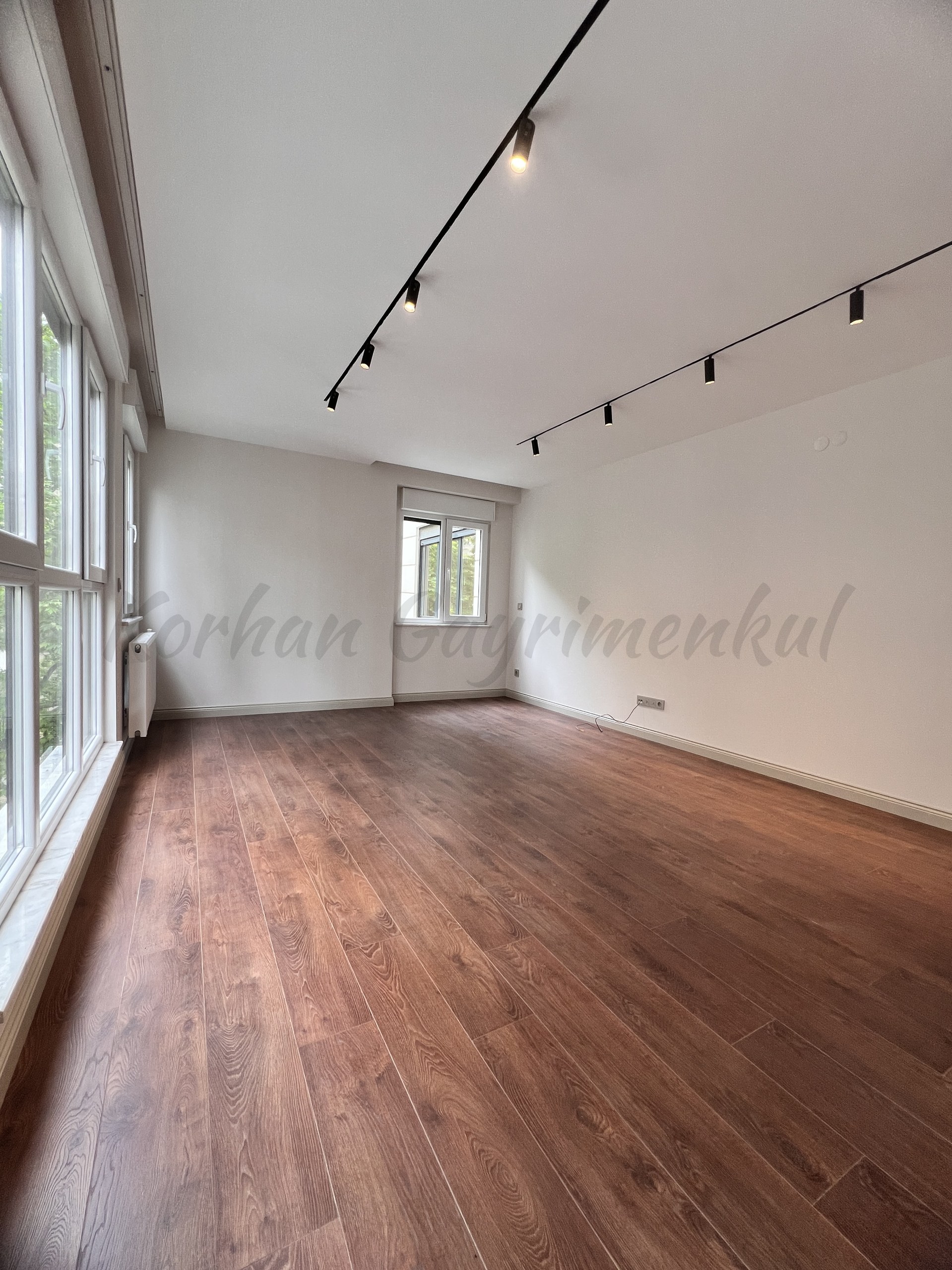 SUADİYE FERİDE GEÇİDİ SOKAĞINDA 7 YILLIK BİNADA 130m2 3+1 EBEVEYNLİ SÜPERLÜX