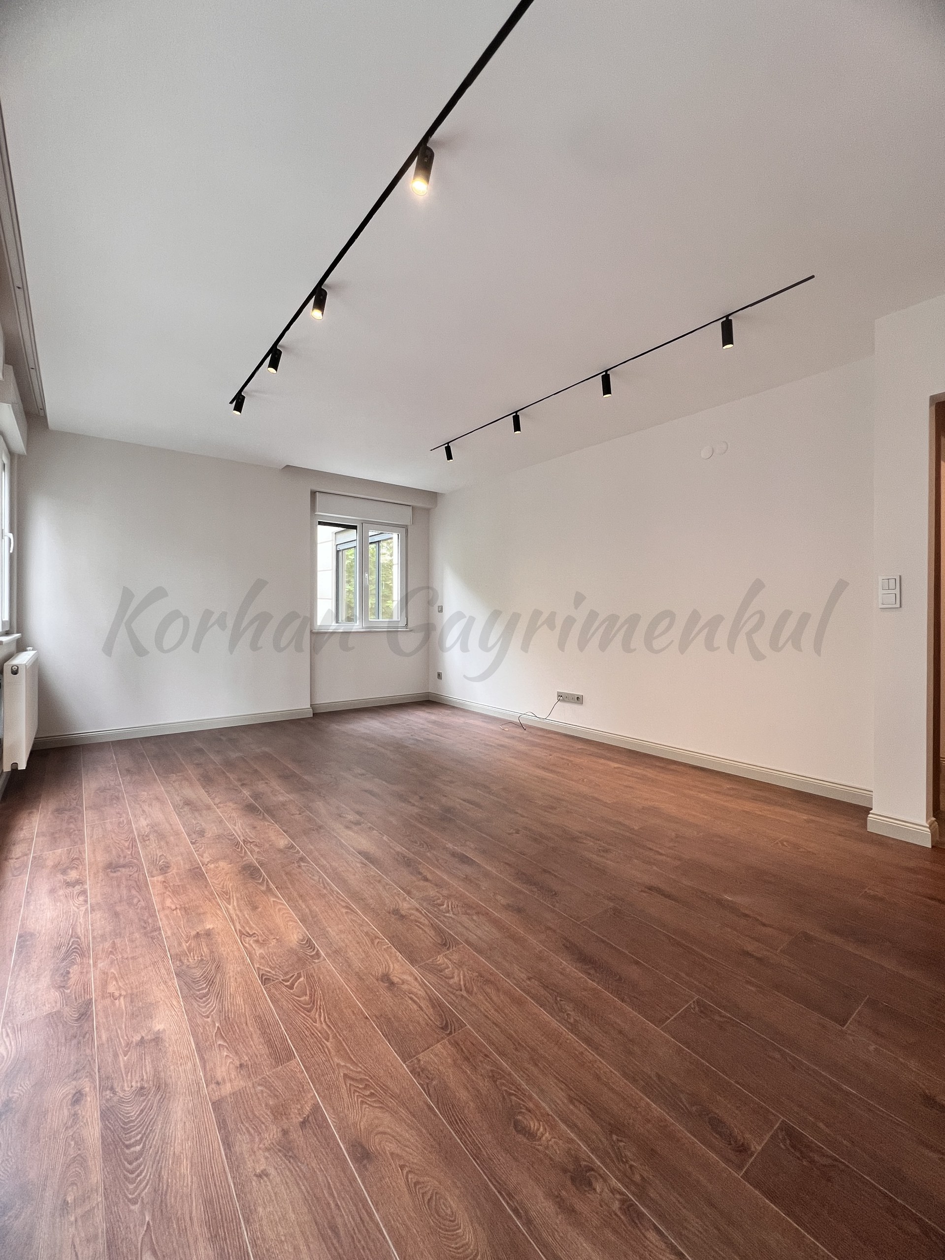 SUADİYE FERİDE GEÇİDİ SOKAĞINDA 7 YILLIK BİNADA 130m2 3+1 EBEVEYNLİ SÜPERLÜX