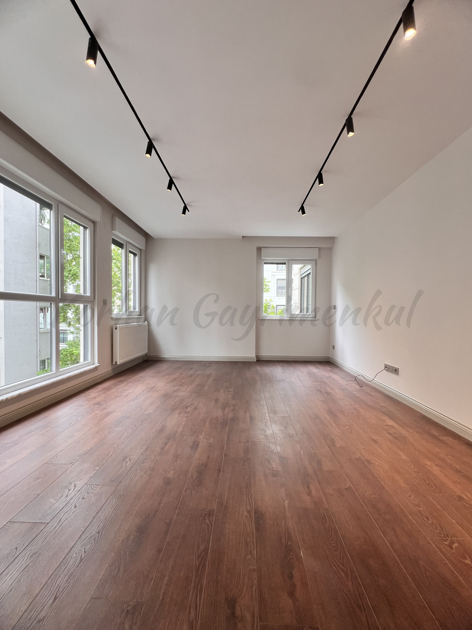 SUADİYE FERİDE GEÇİDİ SOKAĞINDA 7 YILLIK BİNADA 130m2 3+1 EBEVEYNLİ SÜPERLÜX