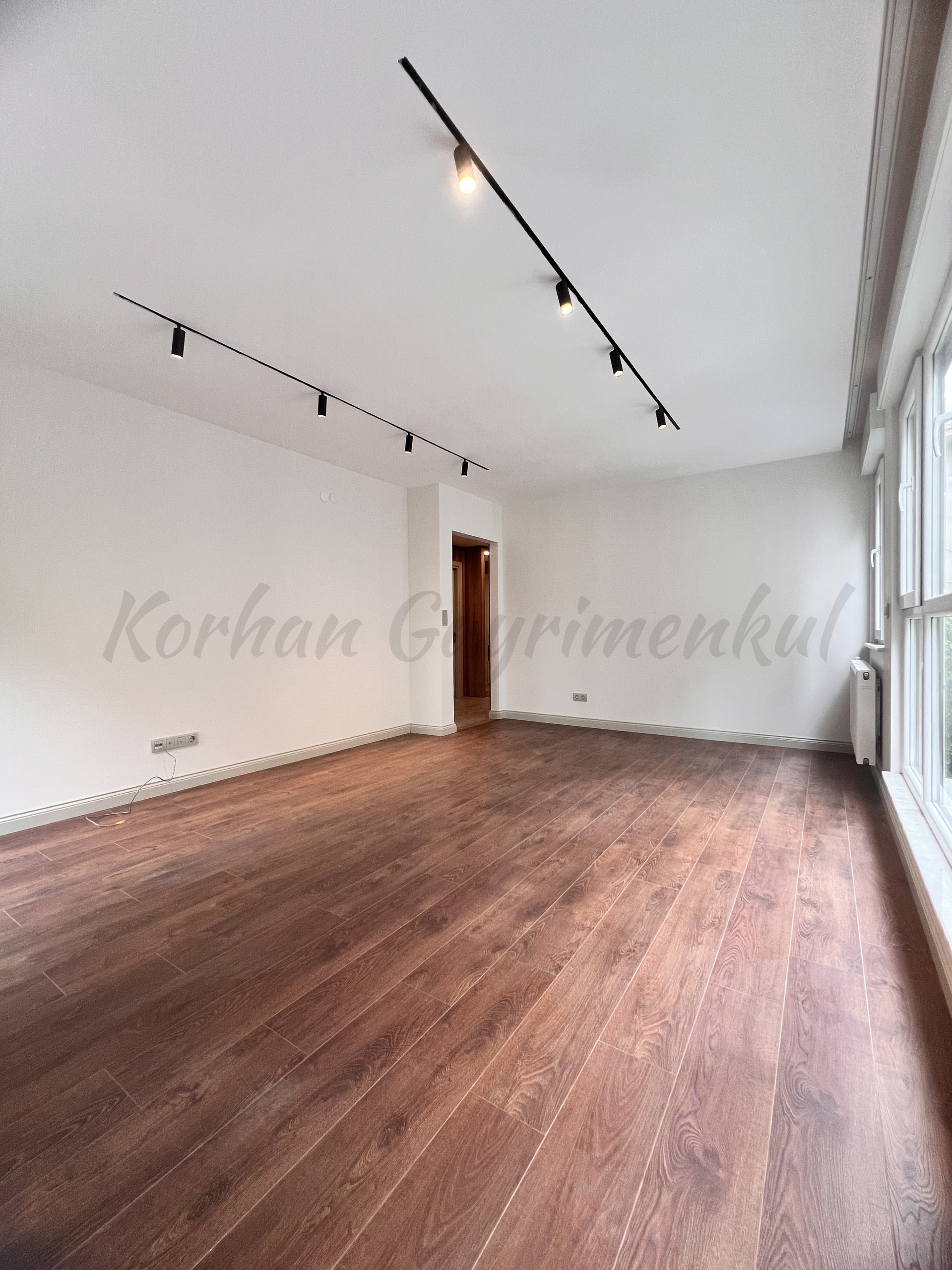 SUADİYE FERİDE GEÇİDİ SOKAĞINDA 7 YILLIK BİNADA 130m2 3+1 EBEVEYNLİ SÜPERLÜX