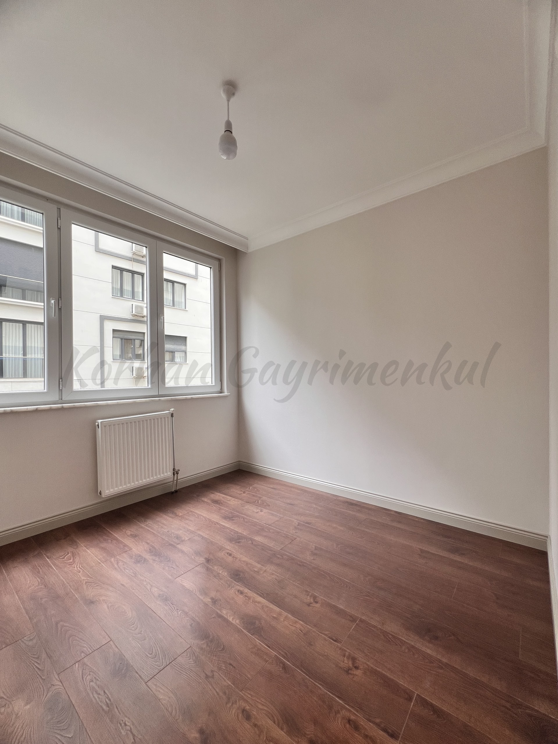 SUADİYE FERİDE GEÇİDİ SOKAĞINDA 7 YILLIK BİNADA 130m2 3+1 EBEVEYNLİ SÜPERLÜX