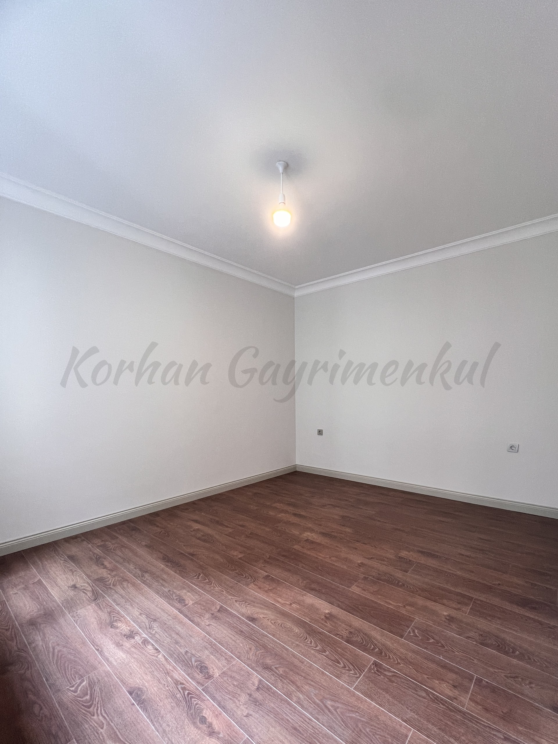 SUADİYE FERİDE GEÇİDİ SOKAĞINDA 7 YILLIK BİNADA 130m2 3+1 EBEVEYNLİ SÜPERLÜX