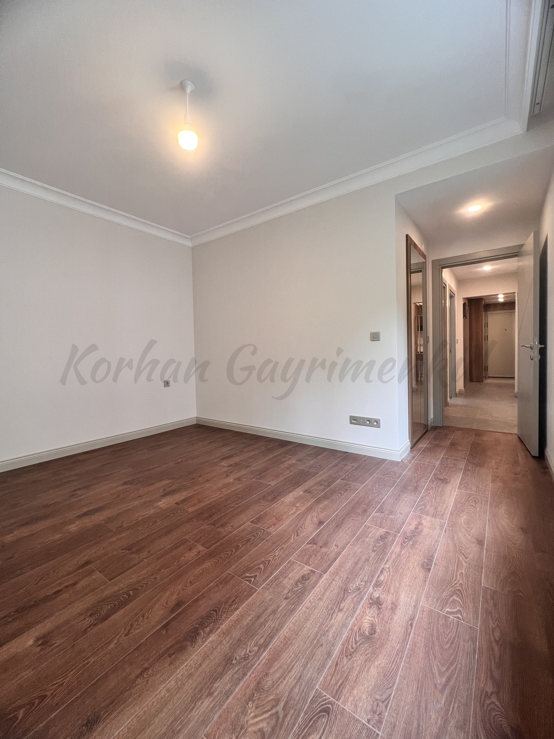 SUADİYE FERİDE GEÇİDİ SOKAĞINDA 7 YILLIK BİNADA 130m2 3+1 EBEVEYNLİ SÜPERLÜX