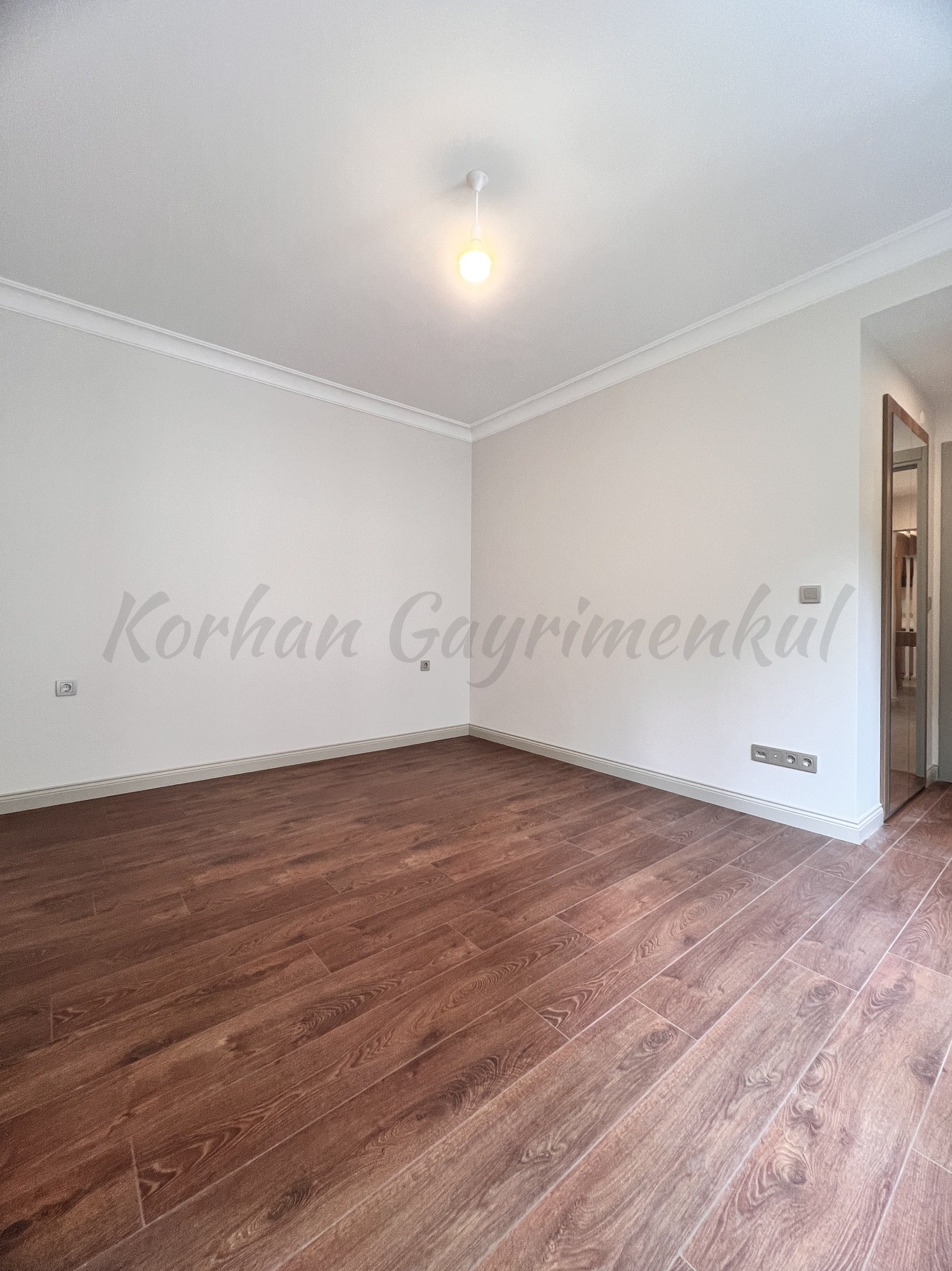 SUADİYE FERİDE GEÇİDİ SOKAĞINDA 7 YILLIK BİNADA 130m2 3+1 EBEVEYNLİ SÜPERLÜX