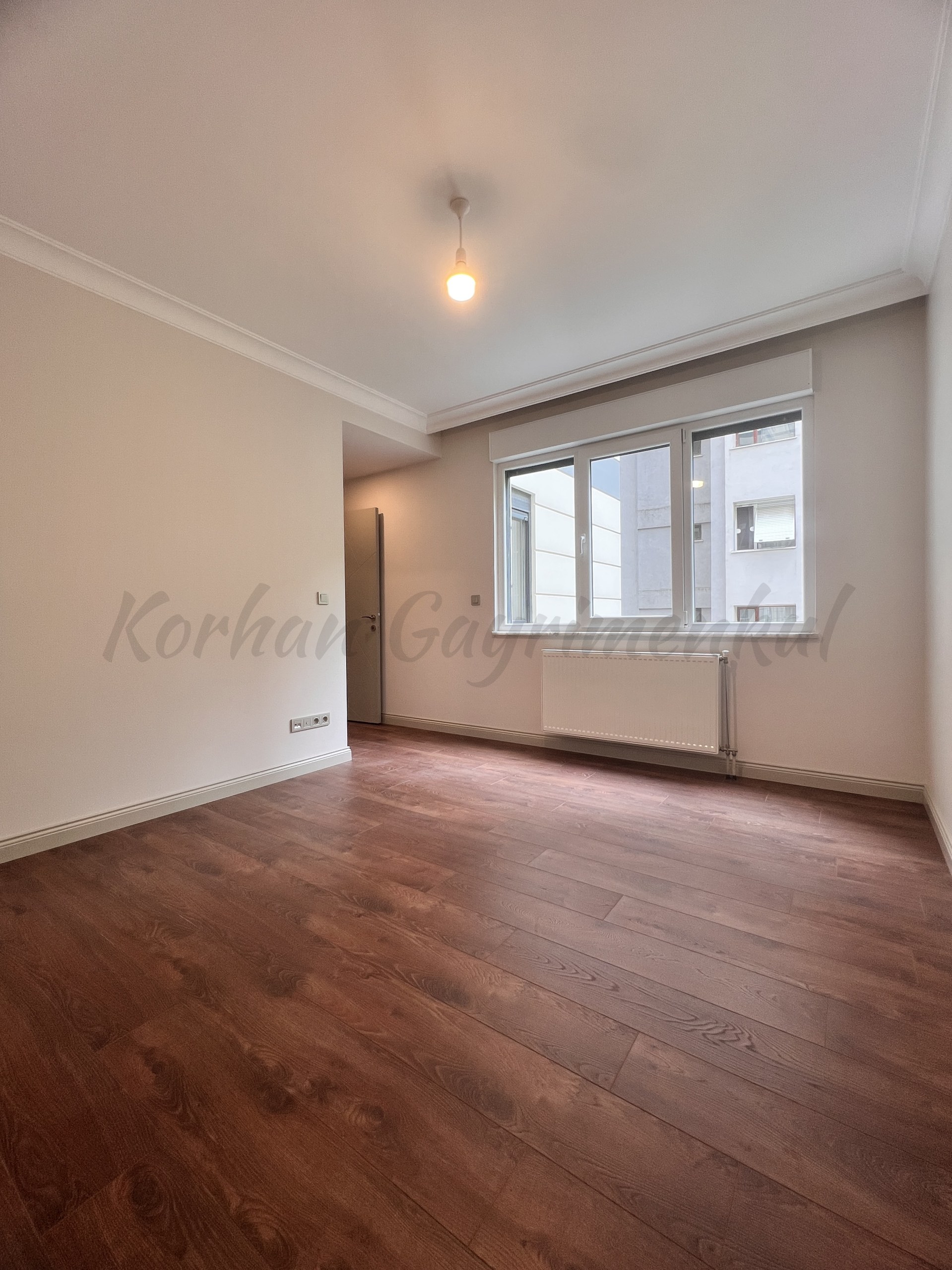 SUADİYE FERİDE GEÇİDİ SOKAĞINDA 7 YILLIK BİNADA 130m2 3+1 EBEVEYNLİ SÜPERLÜX