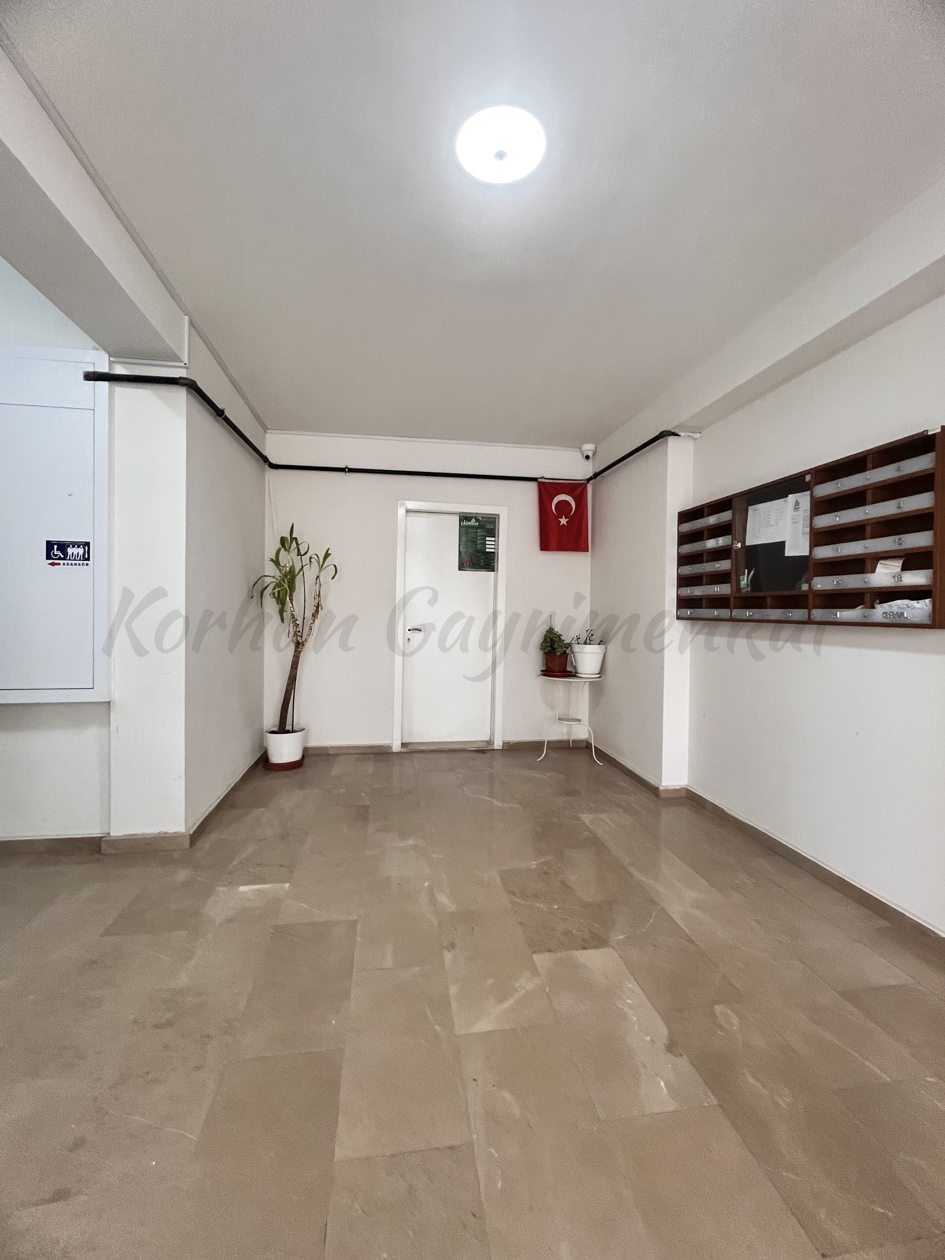 SUADİYE FERİDE GEÇİDİ SOKAĞINDA 7 YILLIK BİNADA 130m2 3+1 EBEVEYNLİ SÜPERLÜX
