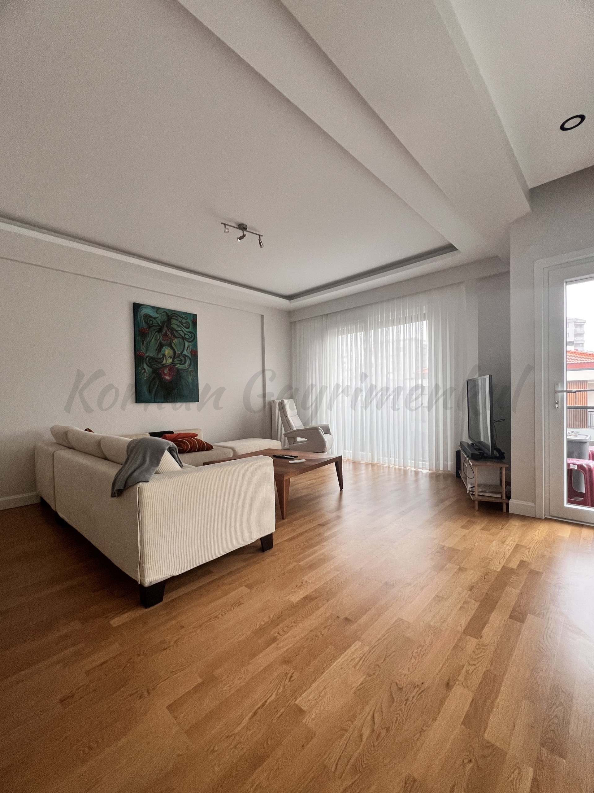 CADDEBOSTAN BAĞDAT CADDESİNE İLK PARALELDE 130M2 BRÜT 3+1 BALKONLU ENEVEYN BANYOLU (YERi HAZIR)