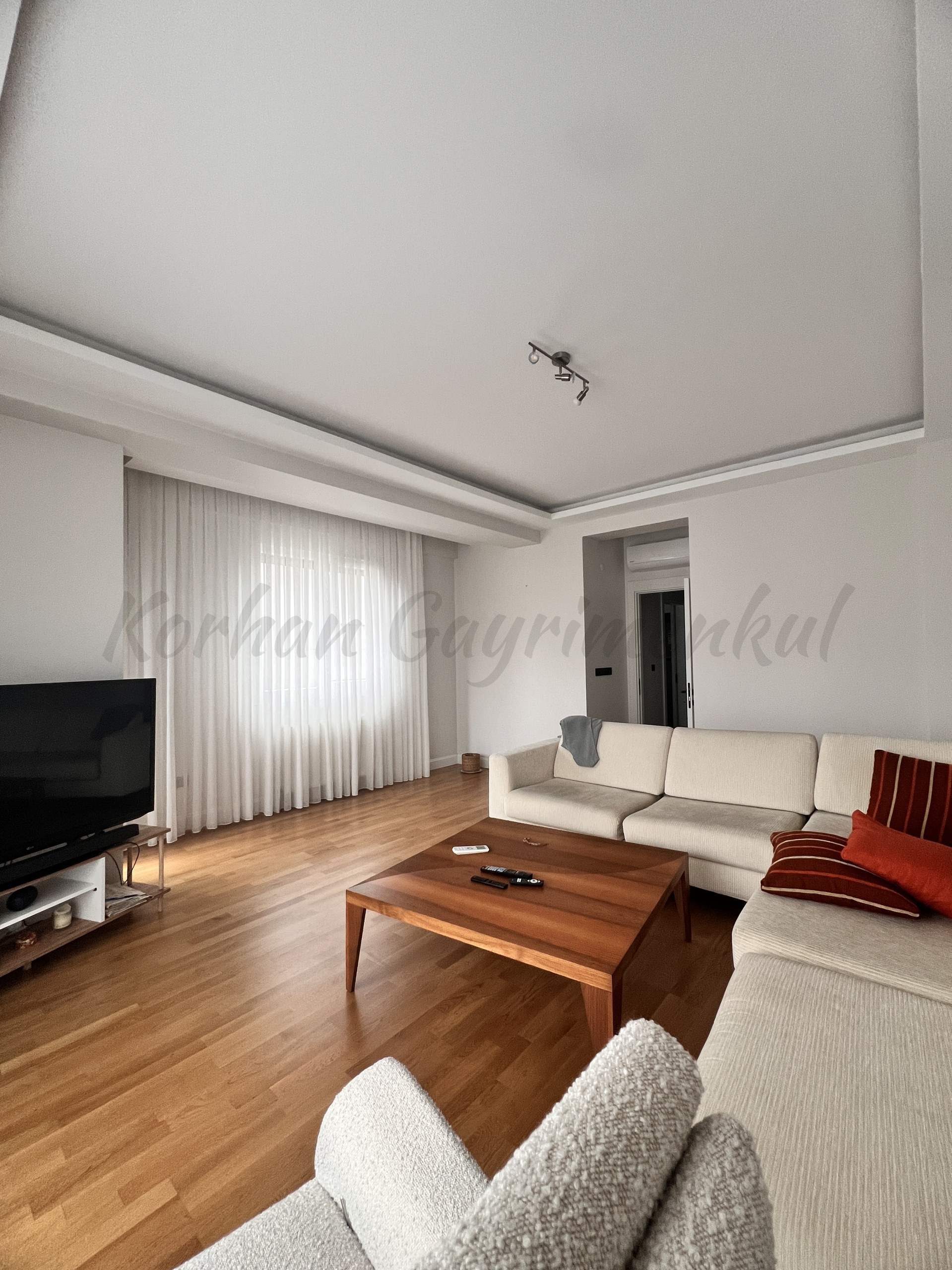 CADDEBOSTAN BAĞDAT CADDESİNE İLK PARALELDE 130M2 BRÜT 3+1 BALKONLU ENEVEYN BANYOLU (YERi HAZIR)