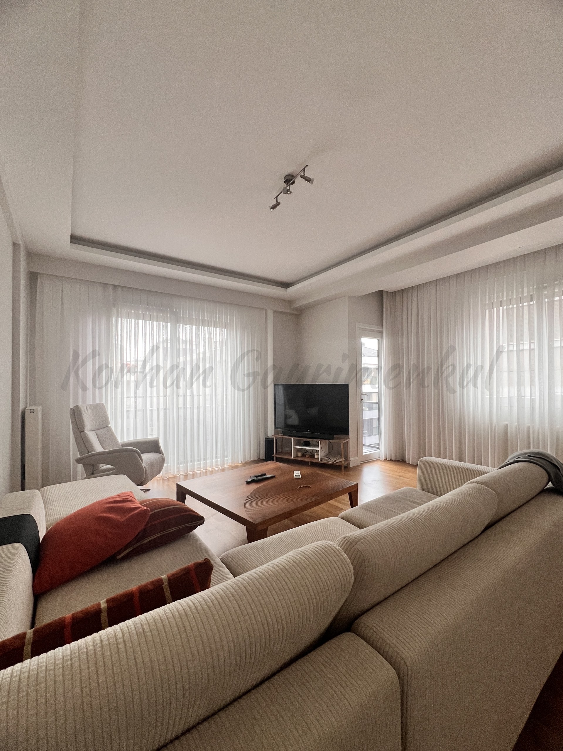 CADDEBOSTAN BAĞDAT CADDESİNE İLK PARALELDE 130M2 BRÜT 3+1 BALKONLU ENEVEYN BANYOLU (YERi HAZIR)