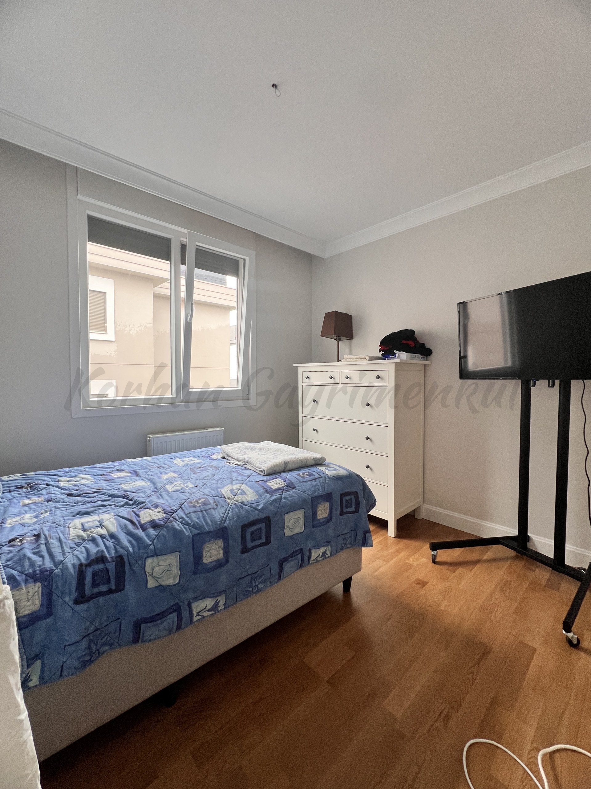 CADDEBOSTAN BAĞDAT CADDESİNE İLK PARALELDE 130M2 BRÜT 3+1 BALKONLU ENEVEYN BANYOLU (YERi HAZIR)