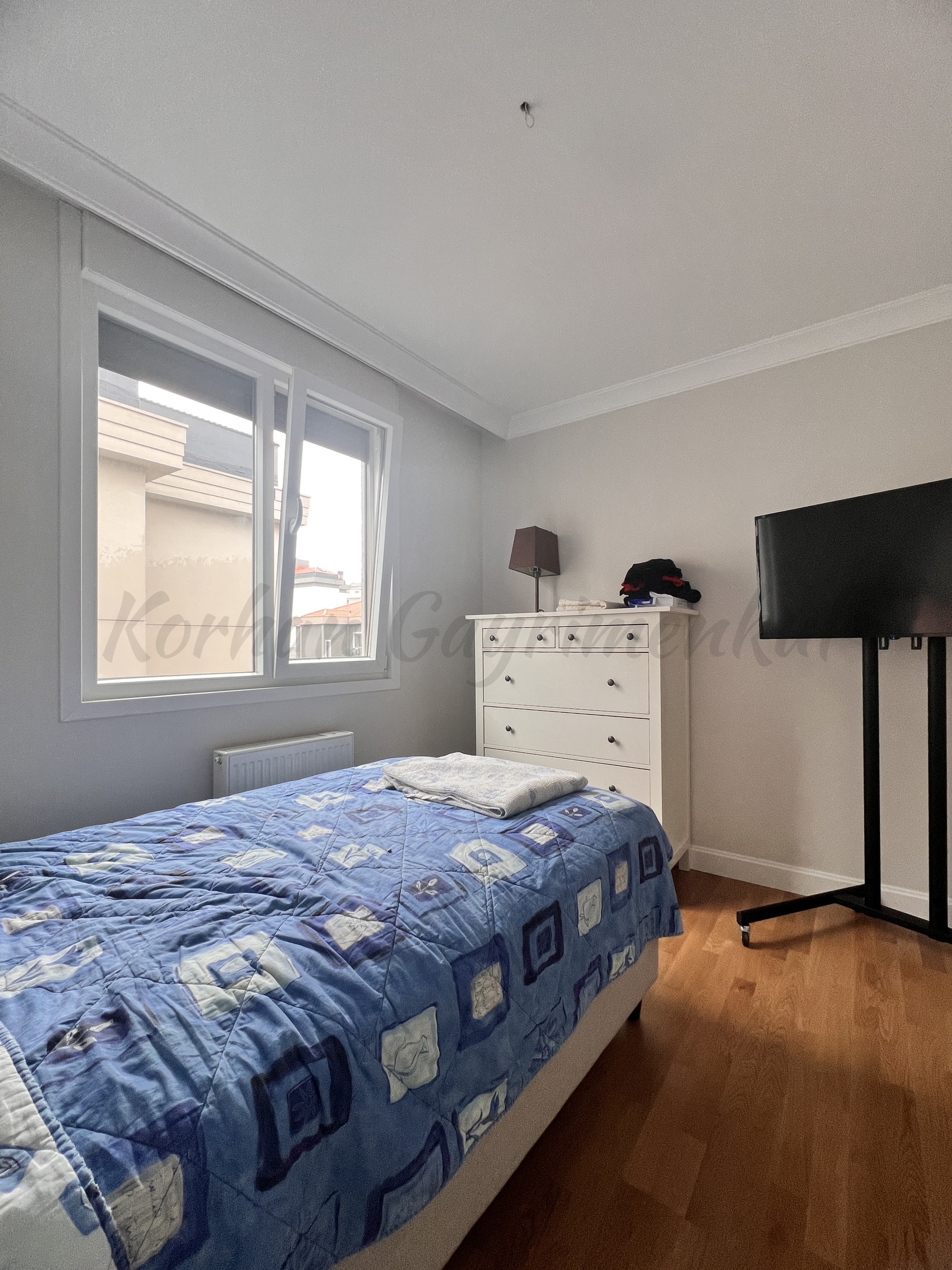 CADDEBOSTAN BAĞDAT CADDESİNE İLK PARALELDE 130M2 BRÜT 3+1 BALKONLU ENEVEYN BANYOLU (YERi HAZIR)