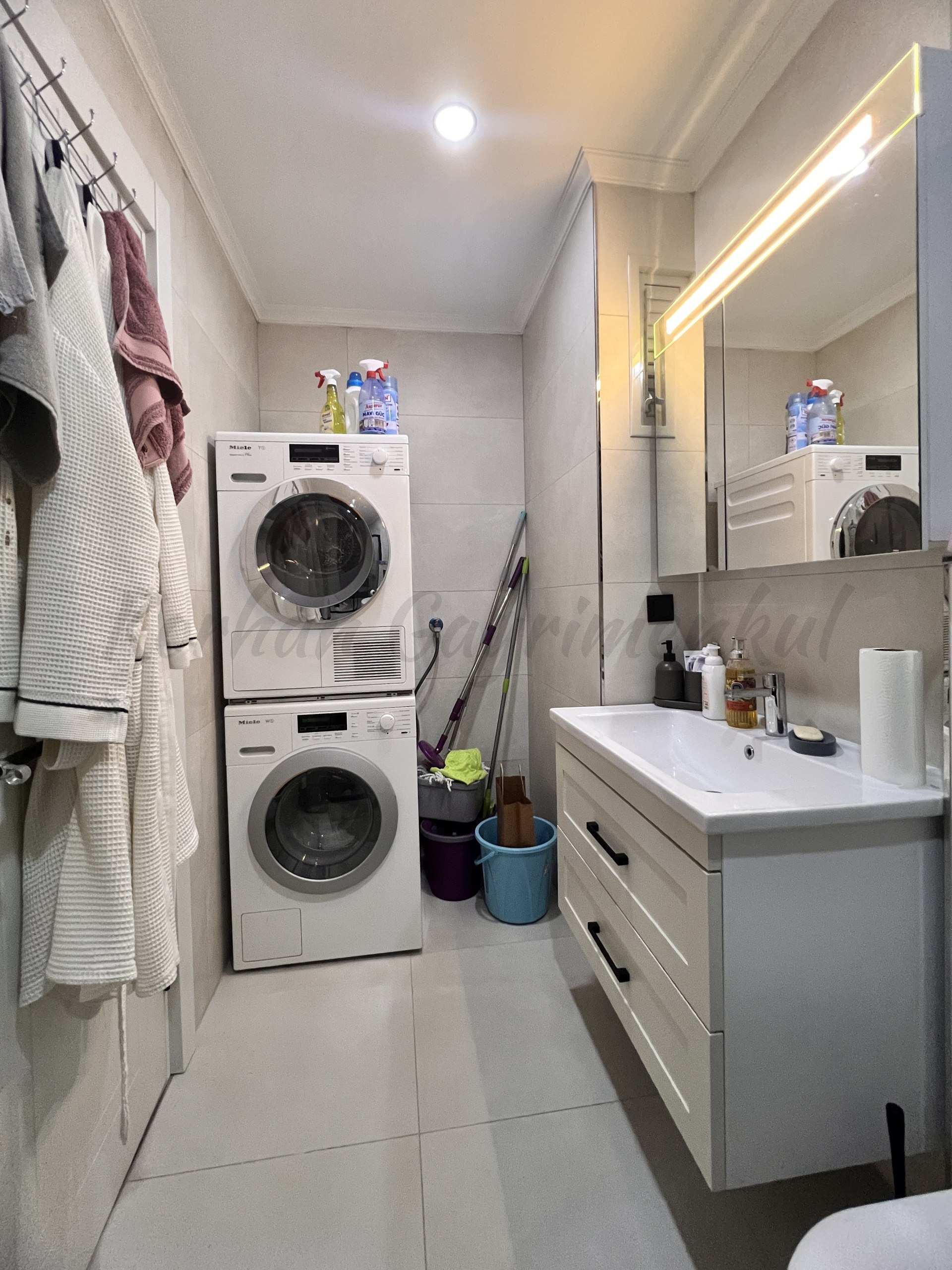 CADDEBOSTAN BAĞDAT CADDESİNE İLK PARALELDE 130M2 BRÜT 3+1 BALKONLU ENEVEYN BANYOLU (YERi HAZIR)