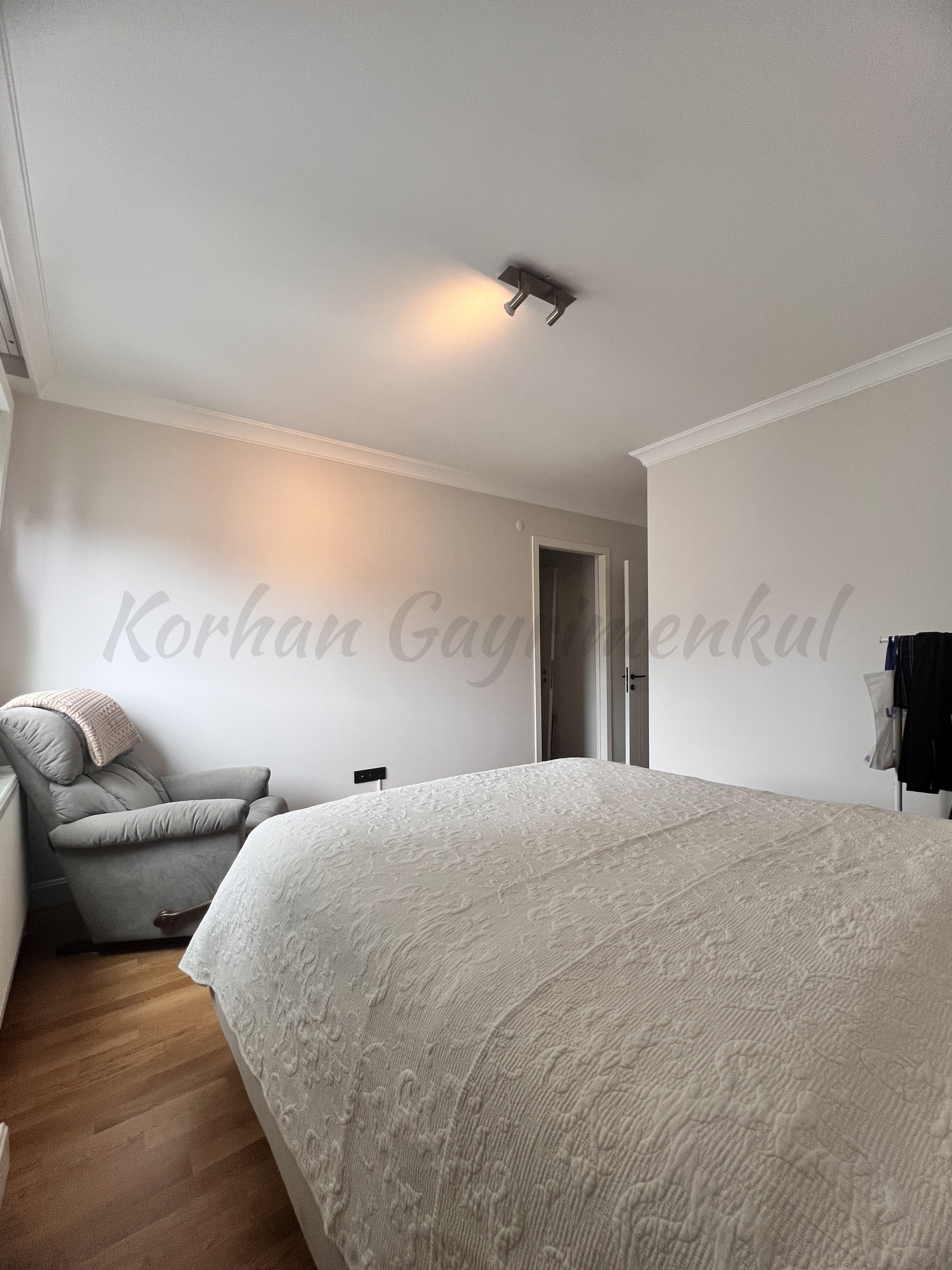 CADDEBOSTAN BAĞDAT CADDESİNE İLK PARALELDE 130M2 BRÜT 3+1 BALKONLU ENEVEYN BANYOLU (YERi HAZIR)