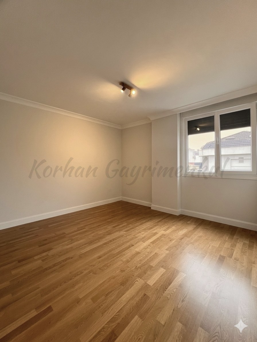 CADDEBOSTAN BAĞDAT CADDESİNE İLK PARALELDE 130M2 BRÜT 3+1 BALKONLU ENEVEYN BANYOLU (YERi HAZIR)