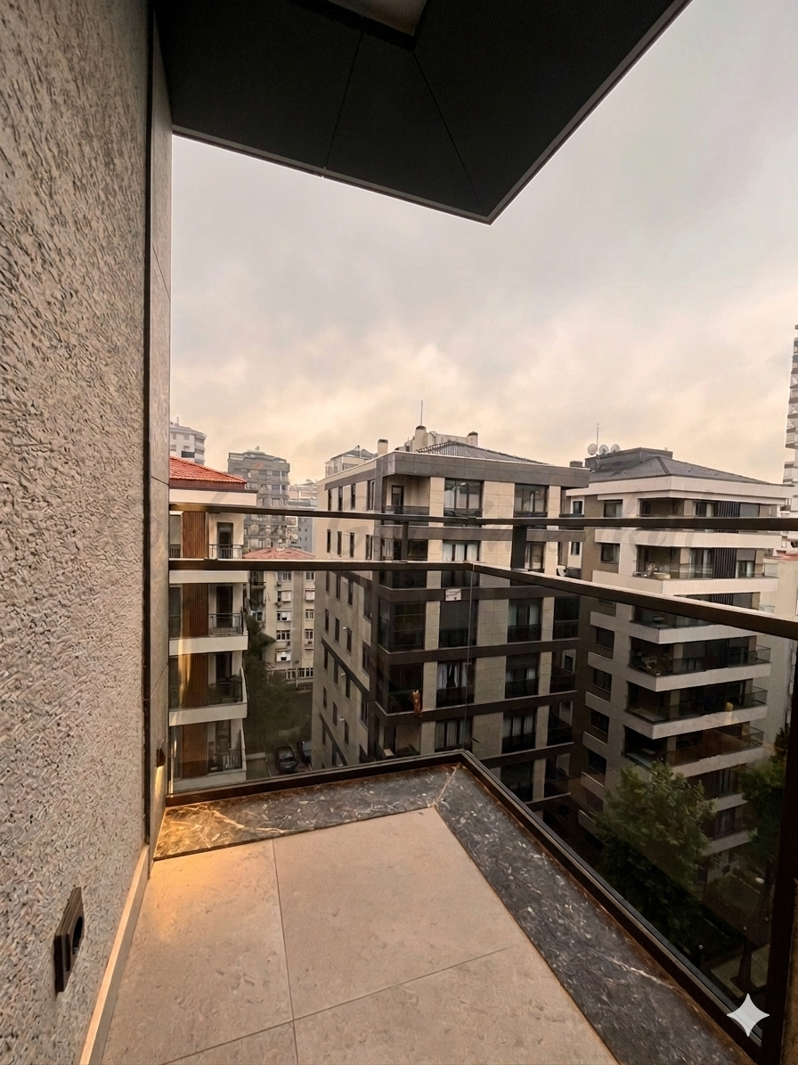 CADDEBOSTAN BAĞDAT CADDESİNE İLK PARALELDE 130M2 BRÜT 3+1 BALKONLU ENEVEYN BANYOLU (YERi HAZIR)