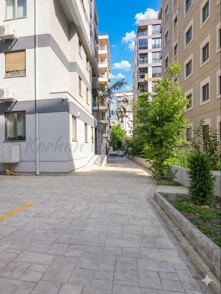 CADDEBOSTAN BAĞDAT CADDESİNE İLK PARALELDE 130M2 BRÜT 3+1 BALKONLU ENEVEYN BANYOLU (YERi HAZIR)