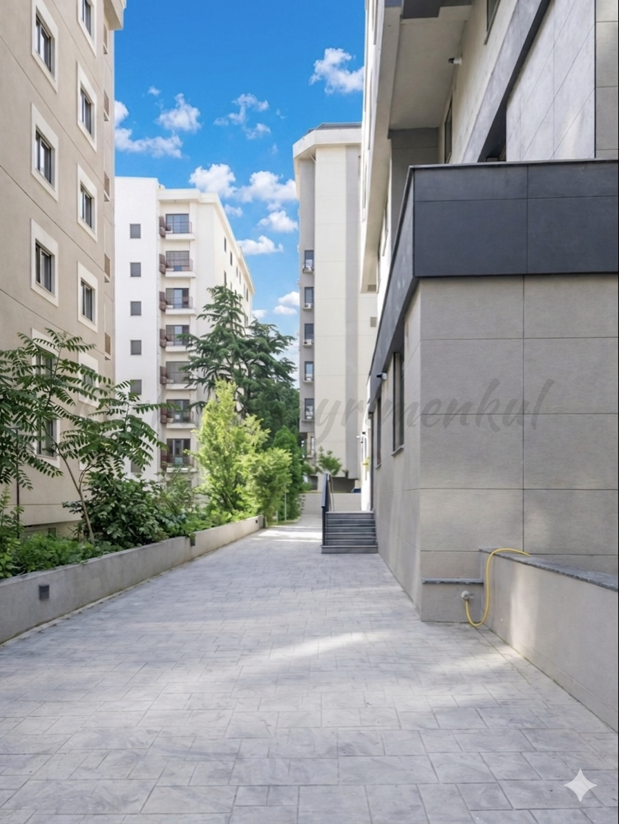 CADDEBOSTAN BAĞDAT CADDESİNE İLK PARALELDE 130M2 BRÜT 3+1 BALKONLU ENEVEYN BANYOLU (YERi HAZIR)