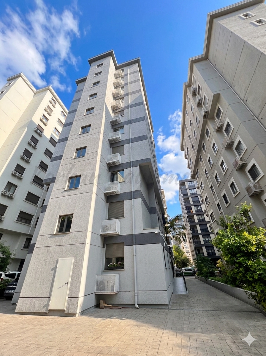 CADDEBOSTAN BAĞDAT CADDESİNE İLK PARALELDE 130M2 BRÜT 3+1 BALKONLU ENEVEYN BANYOLU (YERi HAZIR)