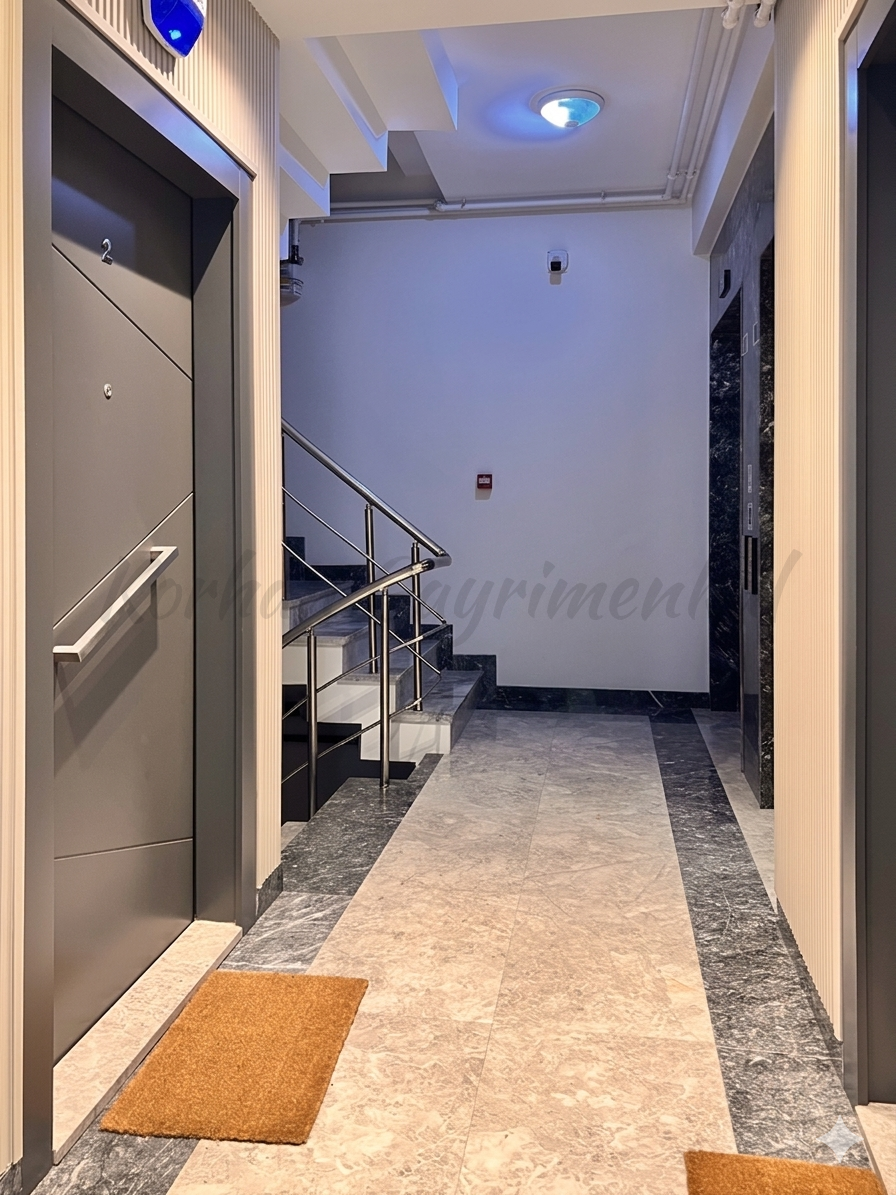 CADDEBOSTAN BAĞDAT CADDESİNE İLK PARALELDE 130M2 BRÜT 3+1 BALKONLU ENEVEYN BANYOLU (YERi HAZIR)