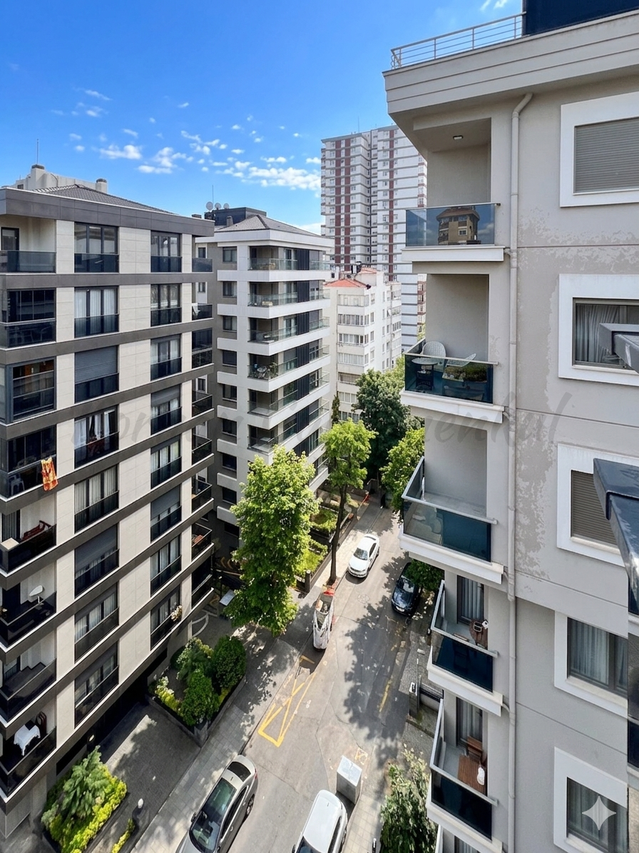 CADDEBOSTAN BAĞDAT CADDESİNE İLK PARALELDE 130M2 BRÜT 3+1 BALKONLU ENEVEYN BANYOLU (YERi HAZIR)
