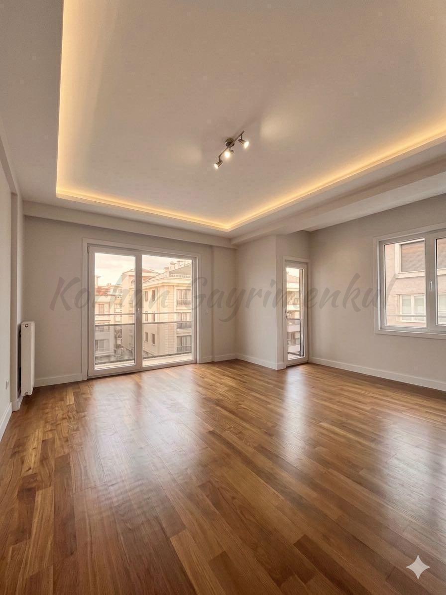 CADDEBOSTAN BAĞDAT CADDESİNE İLK PARALELDE 130M2 BRÜT 3+1 BALKONLU ENEVEYN BANYOLU (YERi HAZIR)