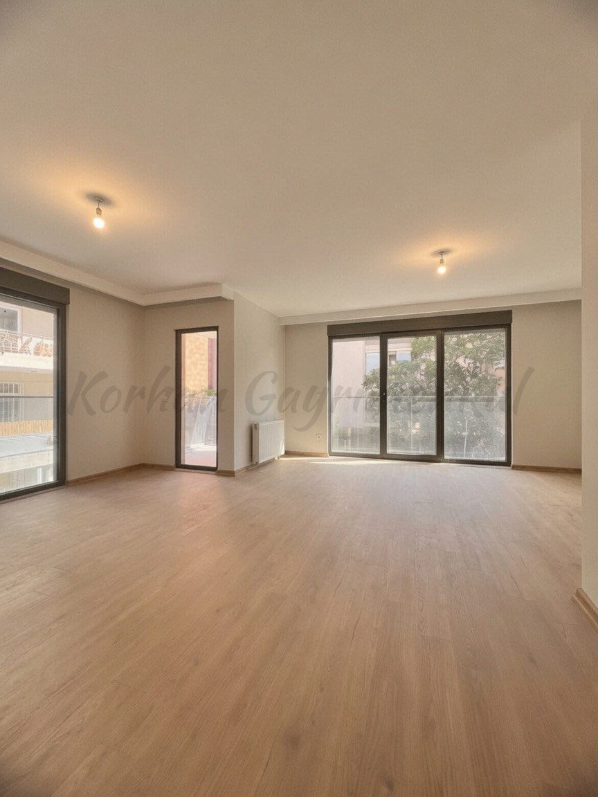 CADDEBOSTAN SAHİLDE BALKONLU 104M2 NET 3+1 SIFIR