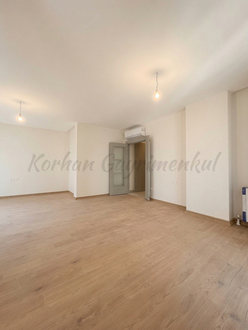 CADDEBOSTAN SAHİLDE BALKONLU 104M2 NET 3+1 SIFIR