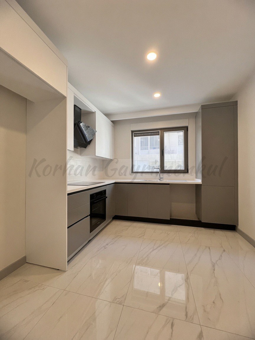 CADDEBOSTAN SAHİLDE BALKONLU 104M2 NET 3+1 SIFIR