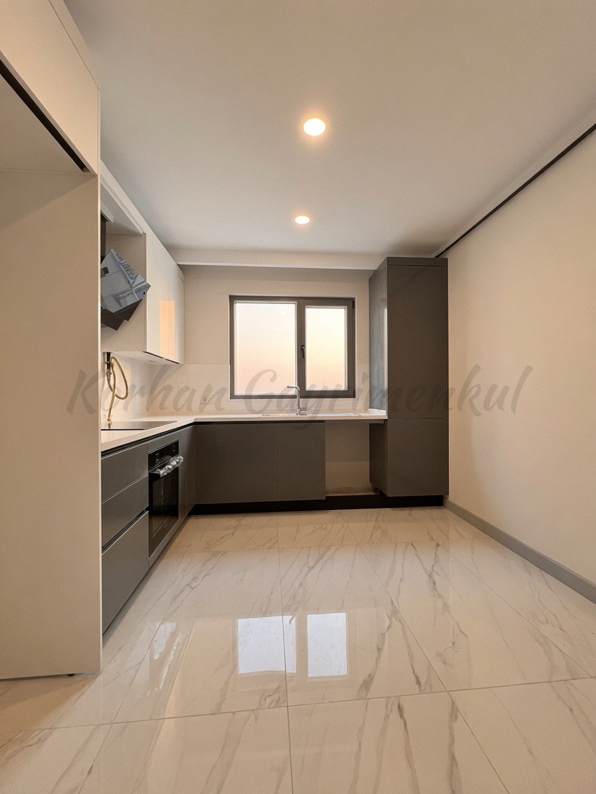 CADDEBOSTAN SAHİLDE BALKONLU 104M2 NET 3+1 SIFIR