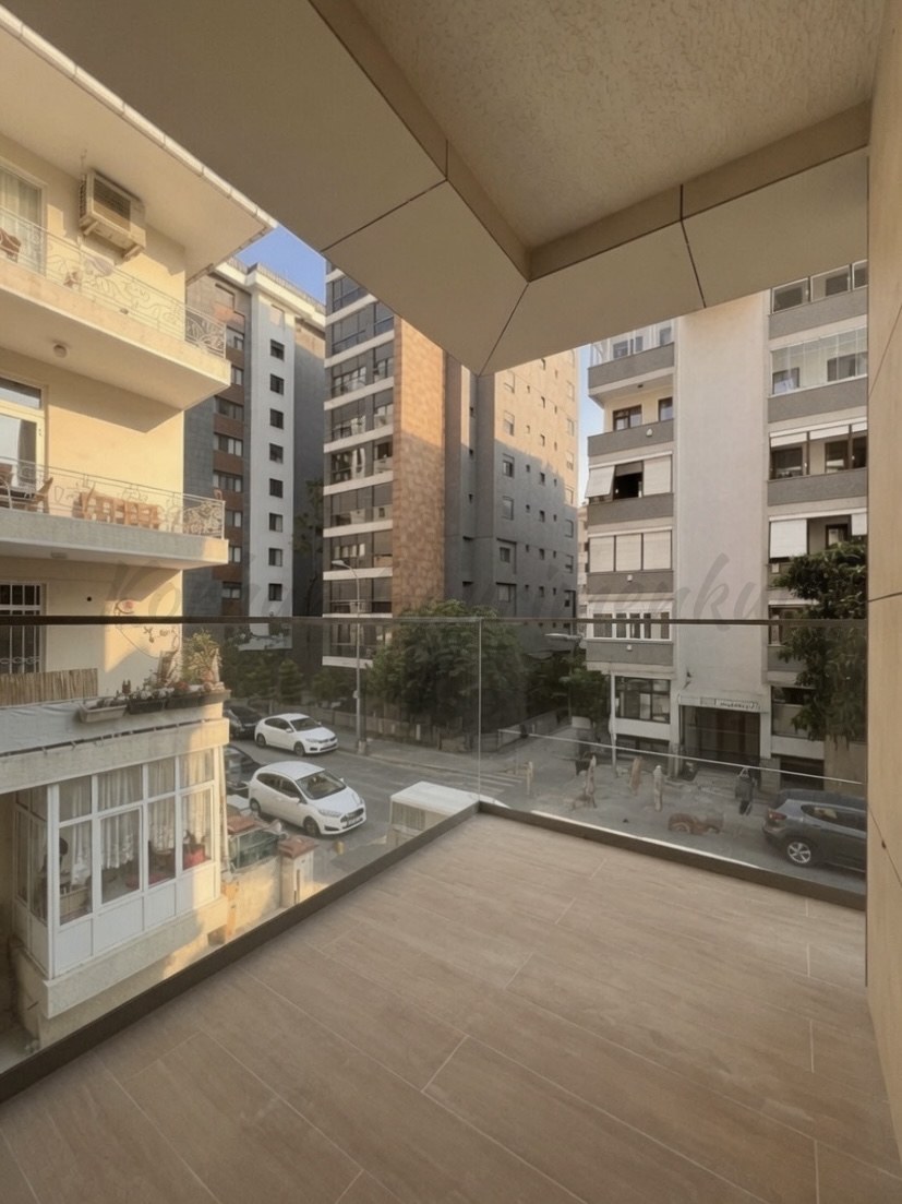 CADDEBOSTAN SAHİLDE BALKONLU 104M2 NET 3+1 SIFIR