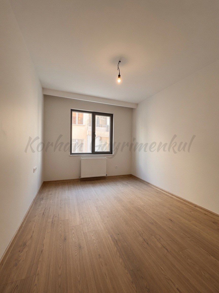 CADDEBOSTAN SAHİLDE BALKONLU 104M2 NET 3+1 SIFIR