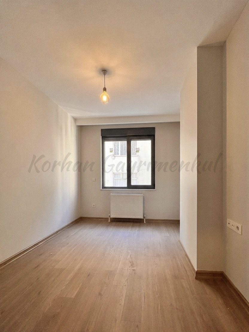 CADDEBOSTAN SAHİLDE BALKONLU 104M2 NET 3+1 SIFIR