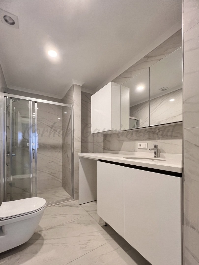 CADDEBOSTAN SAHİLDE BALKONLU 104M2 NET 3+1 SIFIR