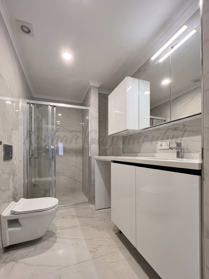CADDEBOSTAN SAHİLDE BALKONLU 104M2 NET 3+1 SIFIR