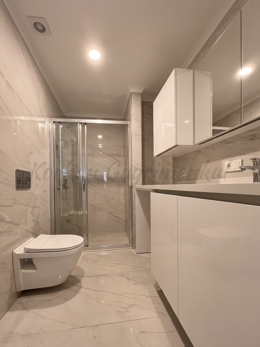 CADDEBOSTAN SAHİLDE BALKONLU 104M2 NET 3+1 SIFIR