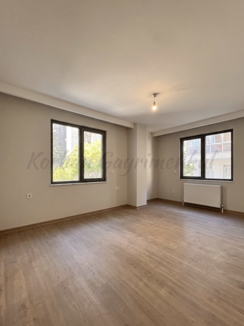 CADDEBOSTAN SAHİLDE BALKONLU 104M2 NET 3+1 SIFIR