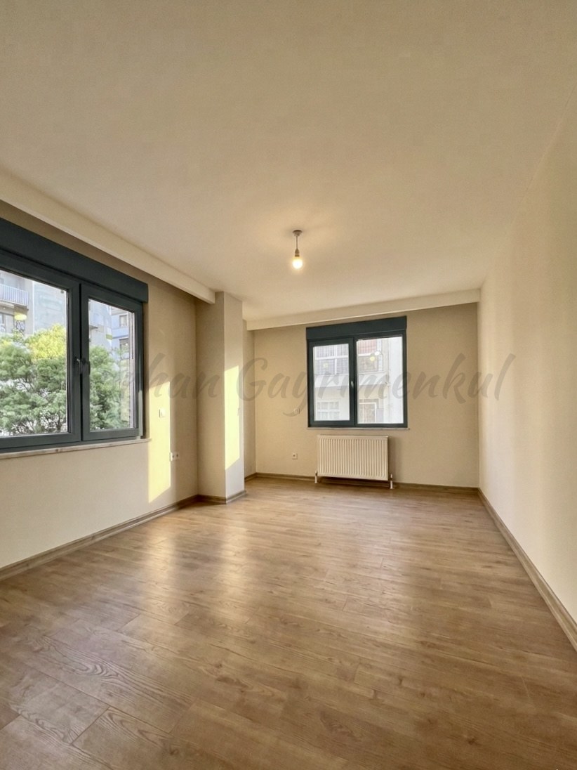CADDEBOSTAN SAHİLDE BALKONLU 104M2 NET 3+1 SIFIR