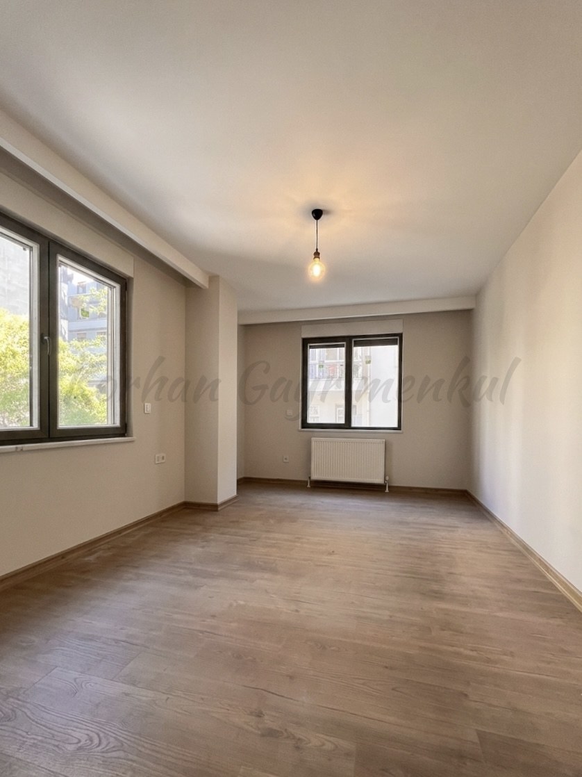 CADDEBOSTAN SAHİLDE BALKONLU 104M2 NET 3+1 SIFIR