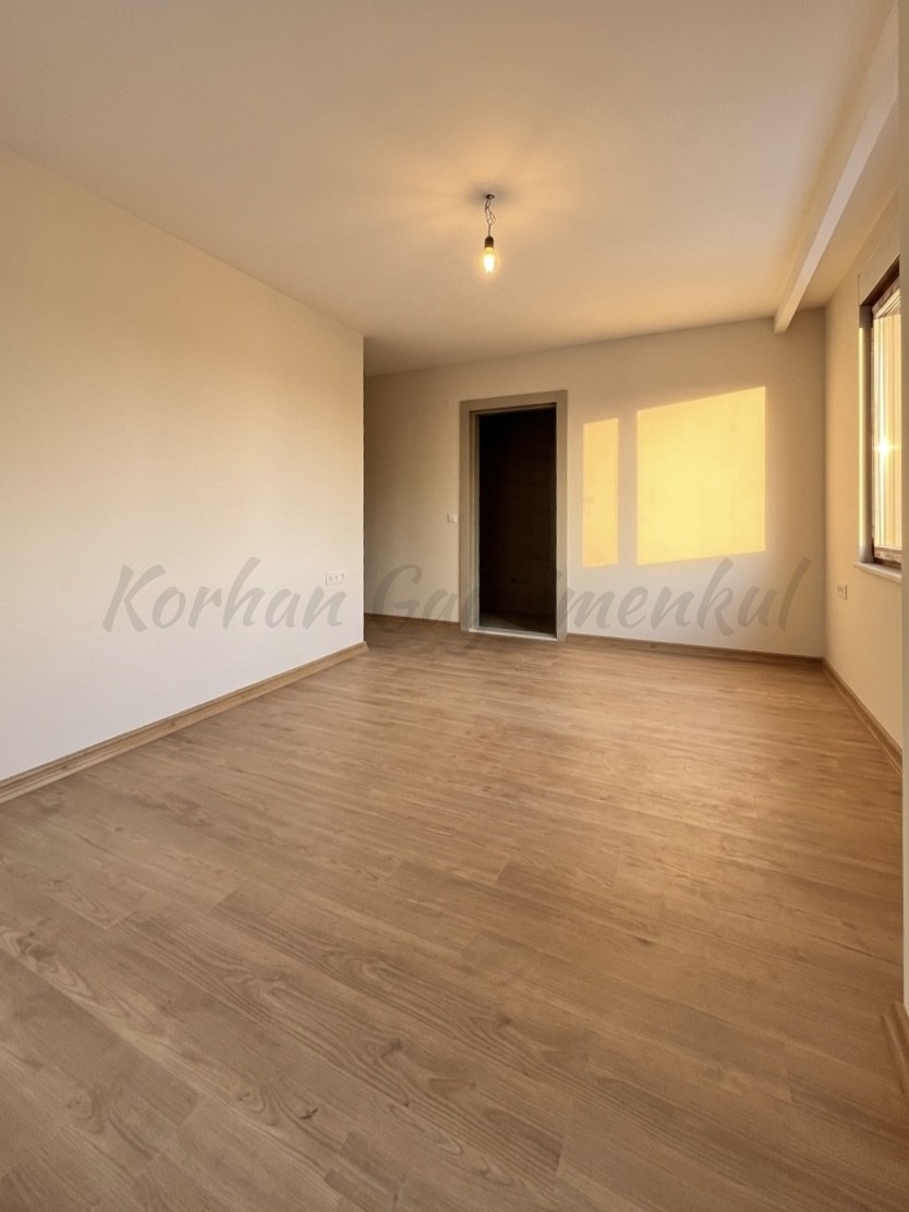CADDEBOSTAN SAHİLDE BALKONLU 104M2 NET 3+1 SIFIR