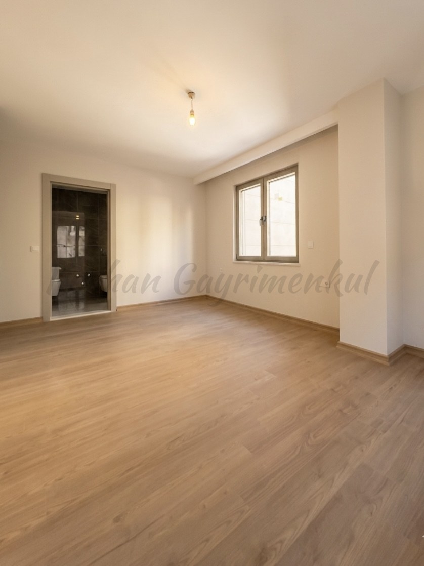 CADDEBOSTAN SAHİLDE BALKONLU 104M2 NET 3+1 SIFIR