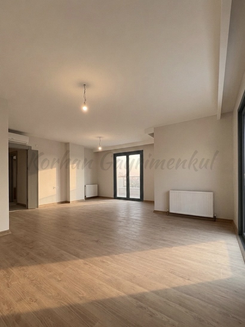 CADDEBOSTAN SAHİLDE BALKONLU 104M2 NET 3+1 SIFIR