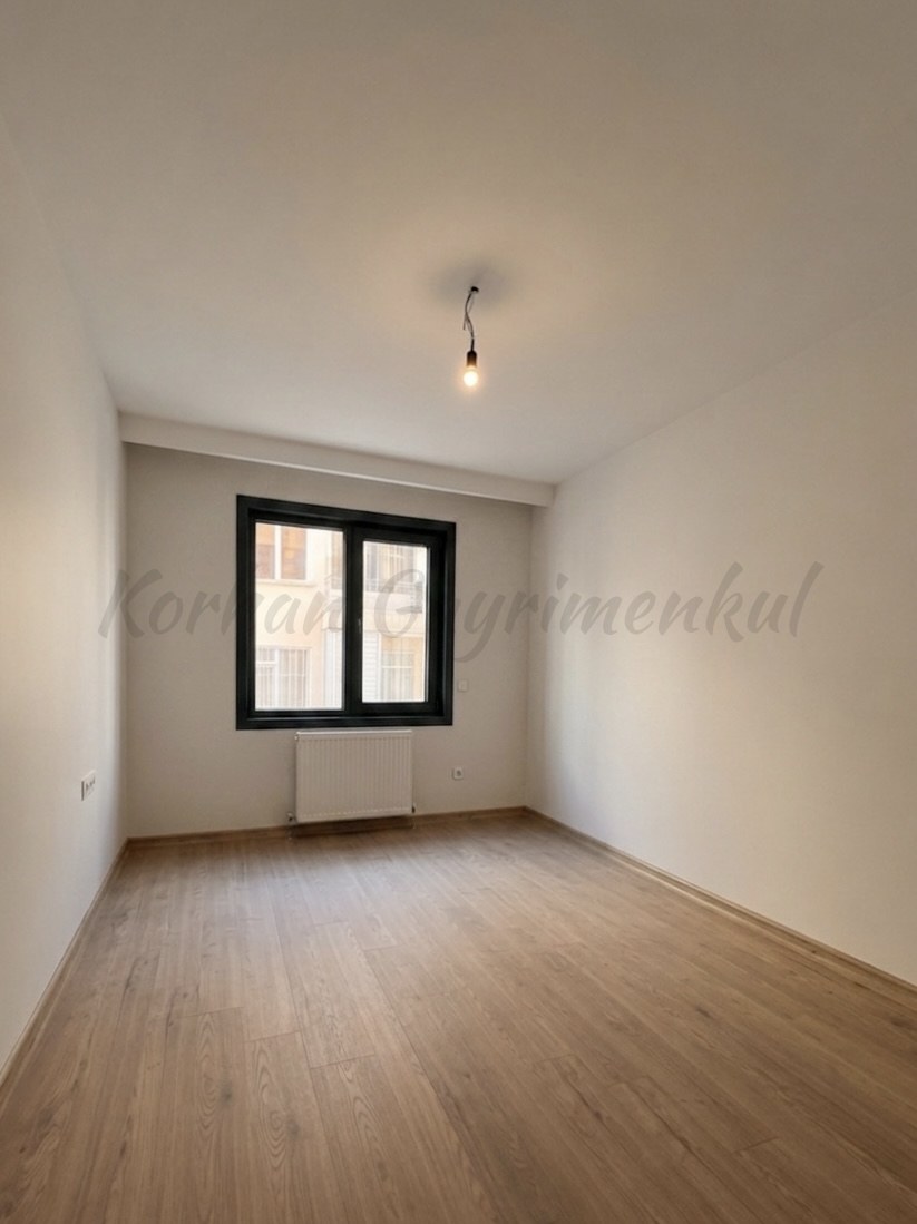 CADDEBOSTAN SAHİLDE BALKONLU 104M2 NET 3+1 SIFIR