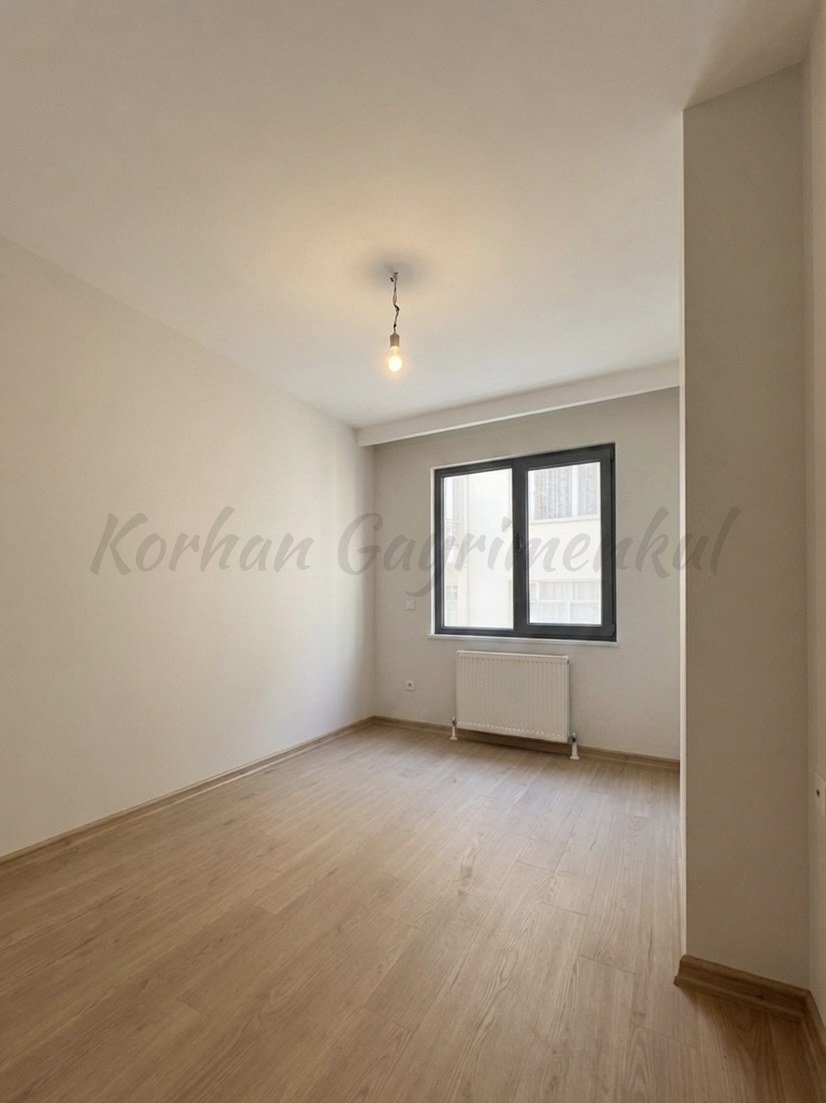 CADDEBOSTAN SAHİLDE BALKONLU 104M2 NET 3+1 SIFIR