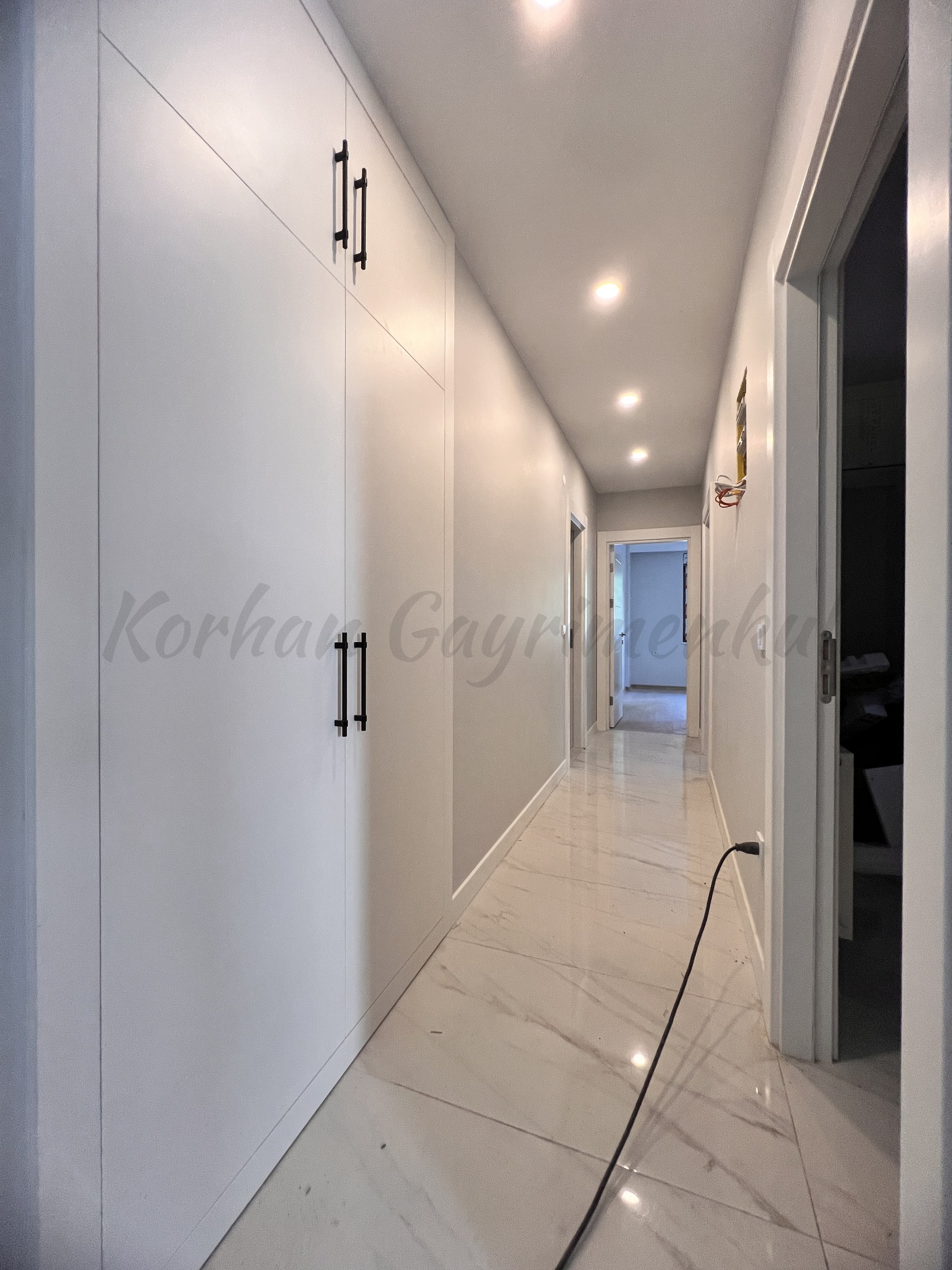 CADDEBOSTAN SAHİLDE EBEVEYN BANYOLU 86M2 NET 2+1 SIFIR